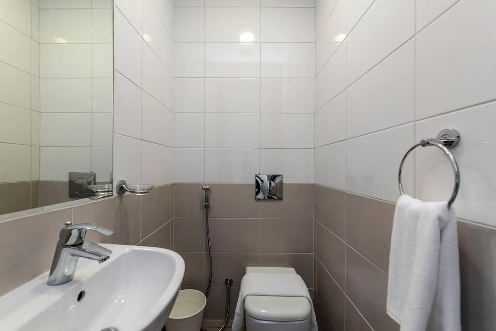 Free Netflix, Sea View, Private & Pool Apartment
